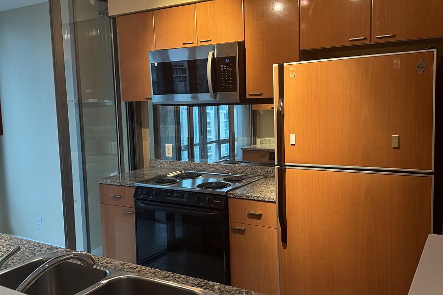 1501 1288 W Georgia Street Vancouver, BC - 14