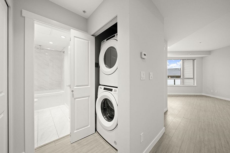 301 2632 Library Lane North Vancouver, BC - 6