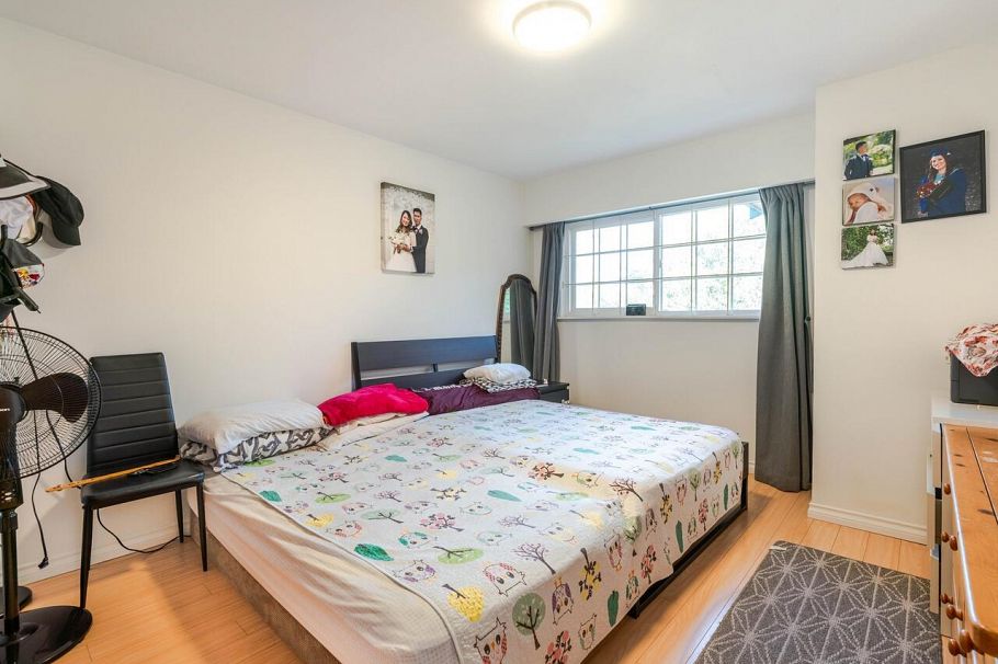 2216 E 41st Avenue Vancouver, BC - 9