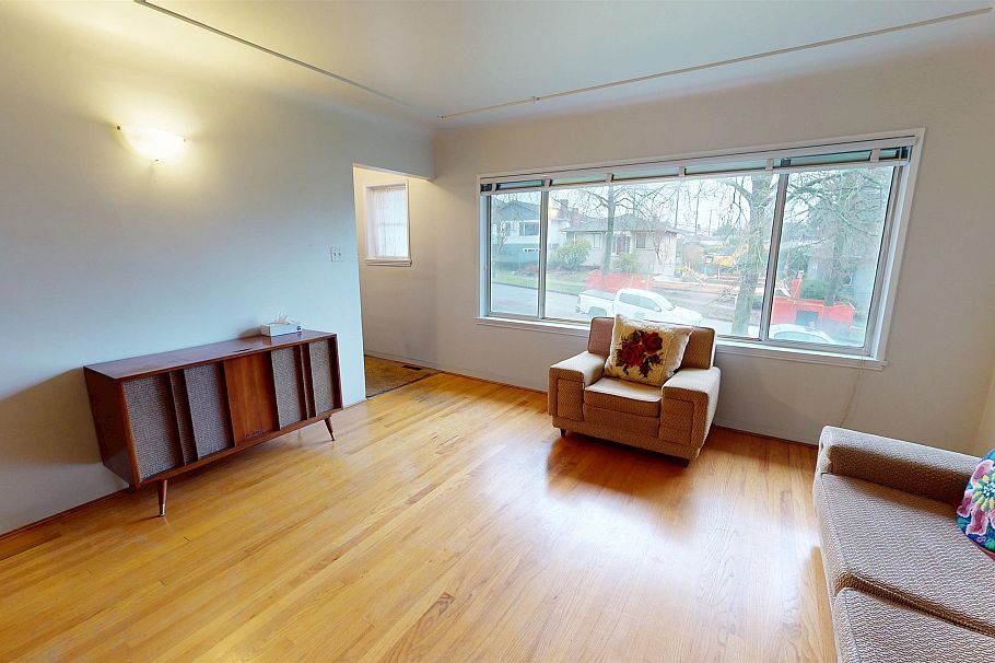 1641 E 37th Avenue Vancouver, BC - 4