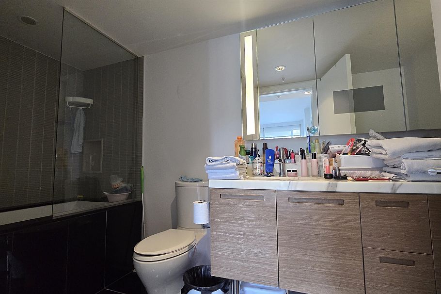 809 777 Richards Street Vancouver, BC - 16