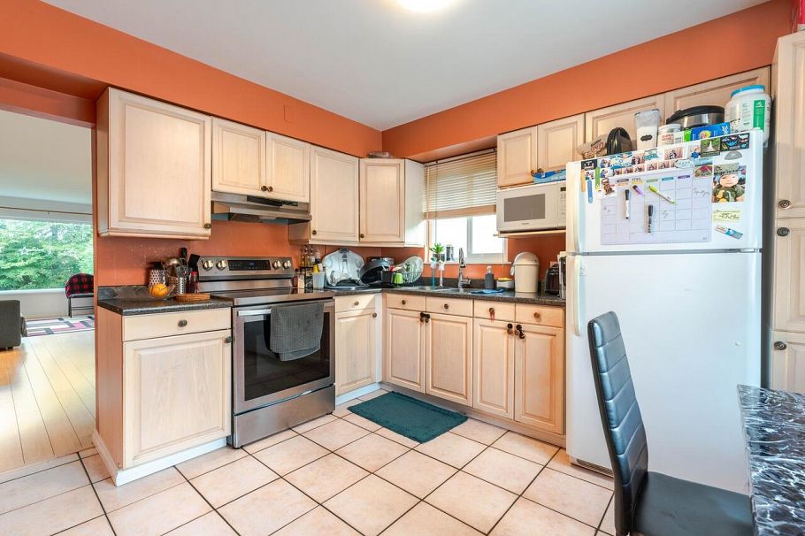 2216 E 41st Avenue Vancouver, BC - 7