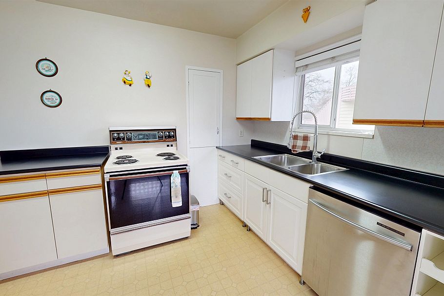 1641 E 37th Avenue Vancouver, BC - 7