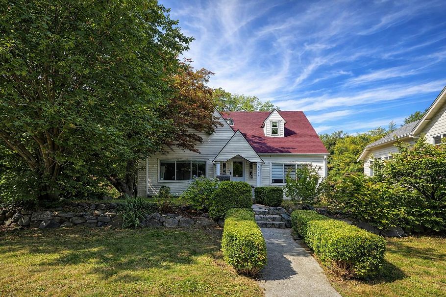 877 W 28th Avenue Vancouver, BC - 2