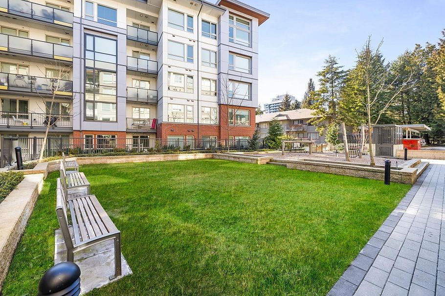 301 2632 Library Lane North Vancouver, BC - 14