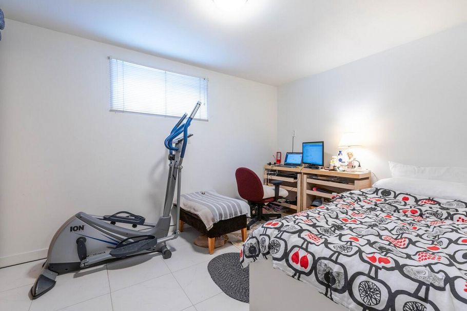 2216 E 41st Avenue Vancouver, BC - 15