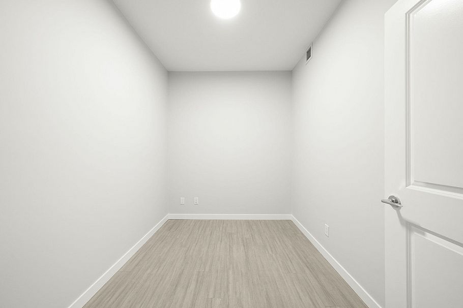 301 2632 Library Lane North Vancouver, BC - 9