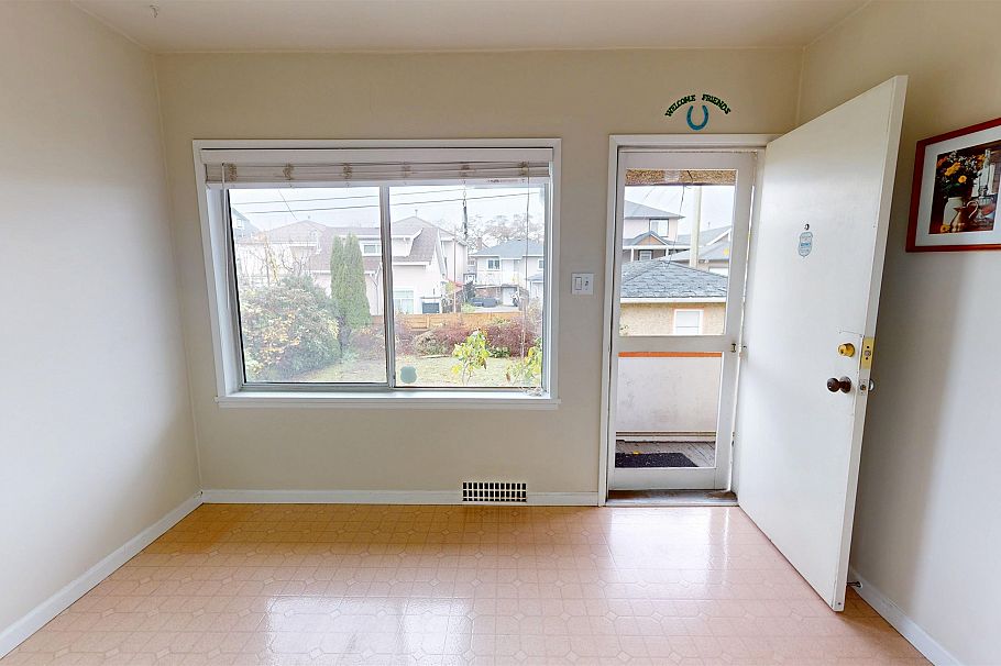 1641 E 37th Avenue Vancouver, BC - 8