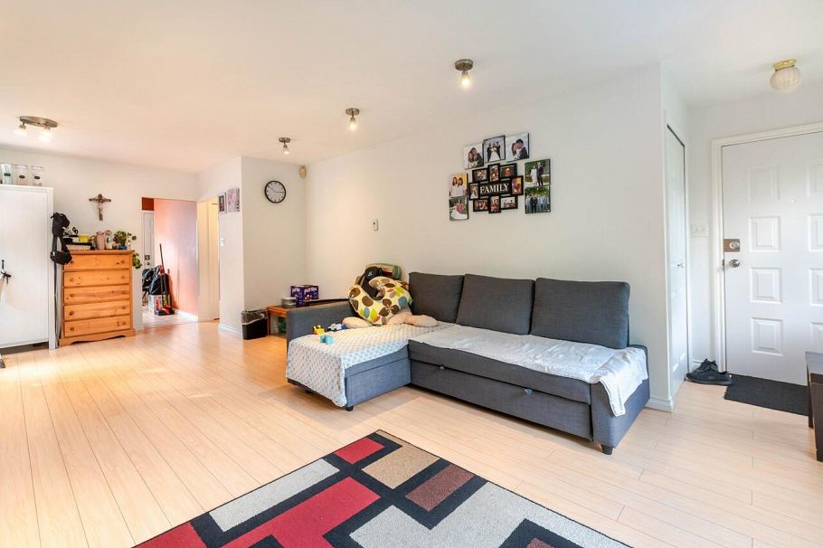 2216 E 41st Avenue Vancouver, BC - 3