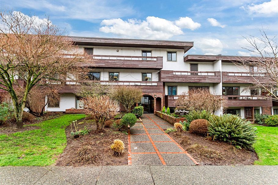 207 2025 W 2nd Avenue Vancouver, BC - 2