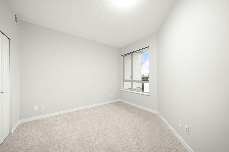 301 2632 Library Lane North Vancouver, BC - 8