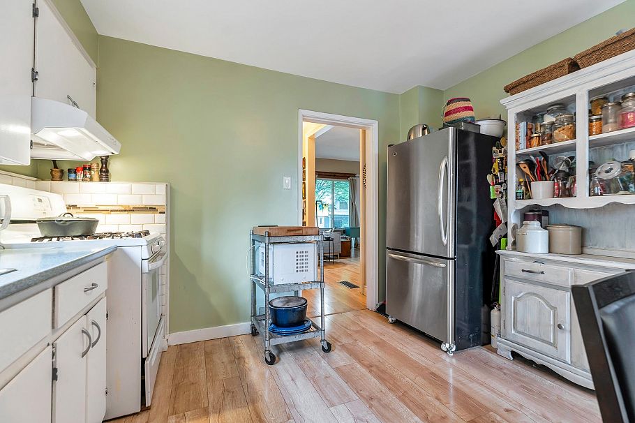 1836 E 1st Avenue Vancouver, BC - 12