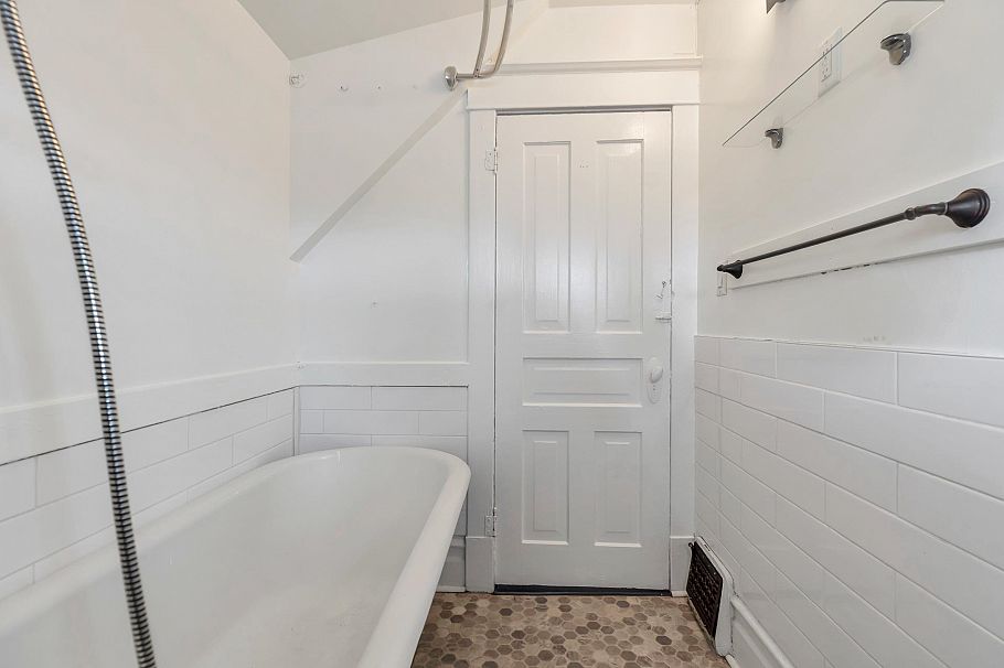 1836 E 1st Avenue Vancouver, BC - 27