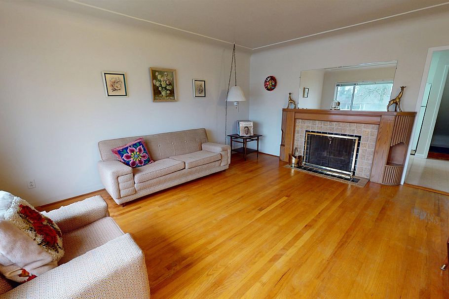 1641 E 37th Avenue Vancouver, BC - 3