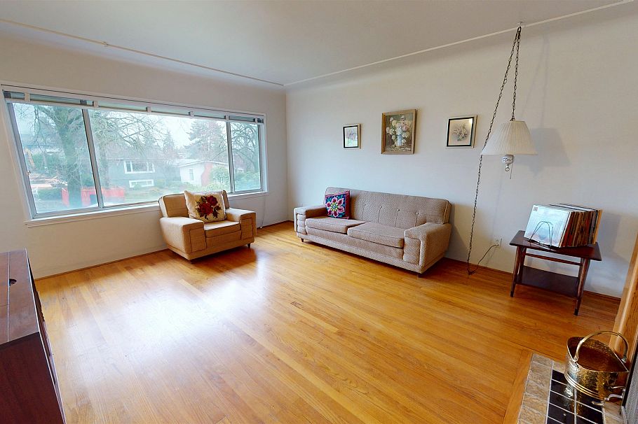 1641 E 37th Avenue Vancouver, BC - 5