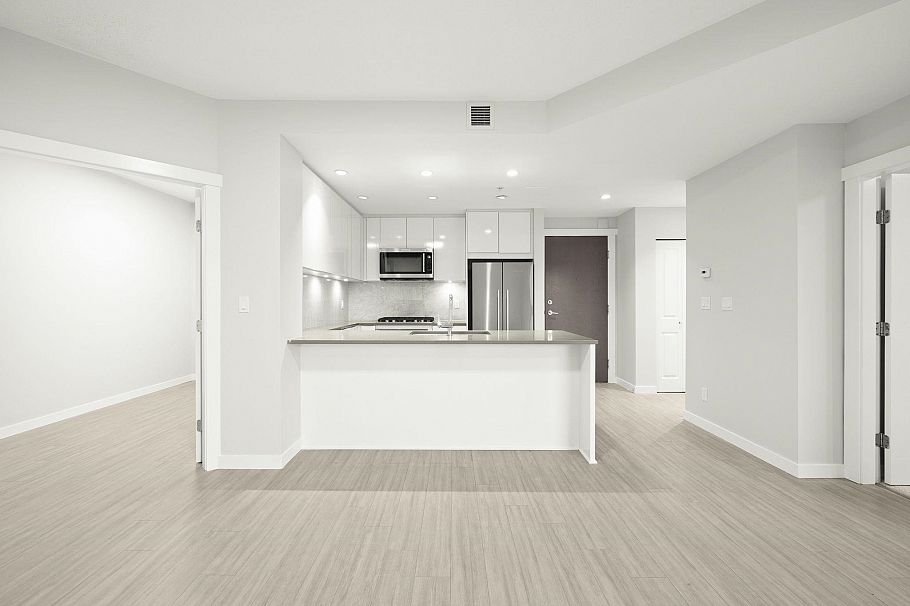 301 2632 Library Lane North Vancouver, BC - 1