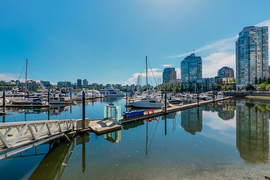 PH2803 1067 Marinaside Crescent Vancouver, BC - 17