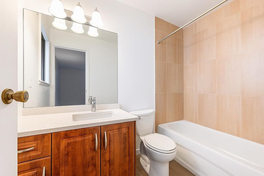 3003 Sunnyhurst Road North Vancouver, BC - 10