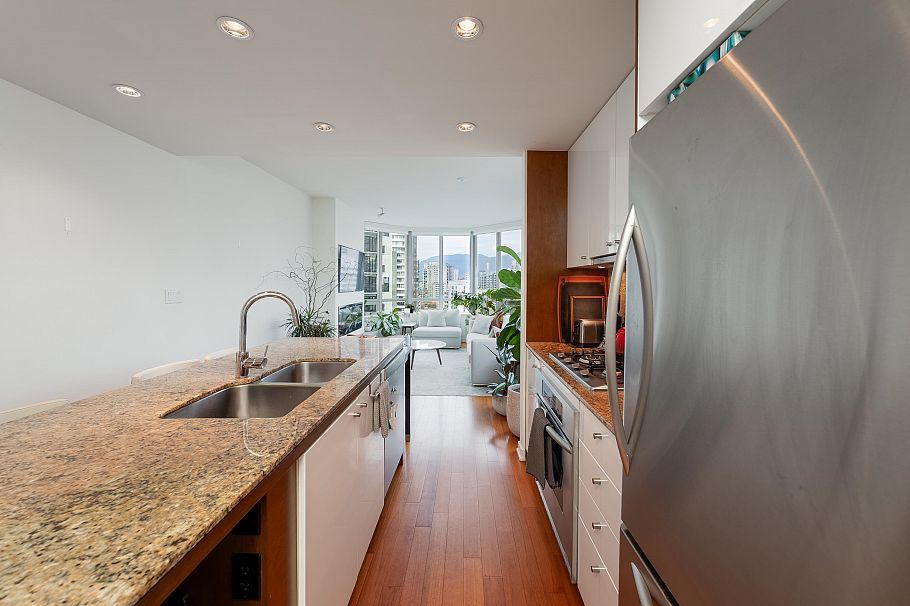 1506 1005 Beach Avenue Vancouver, BC - 6