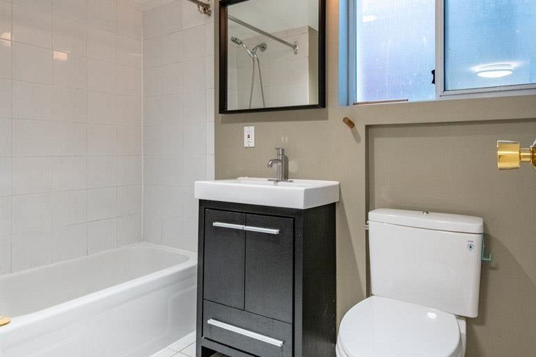 2960 W 41st Avenue Vancouver, BC - 24