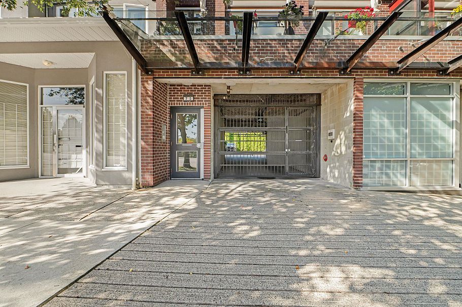 201 75 N Renfrew Street Vancouver, BC - 3