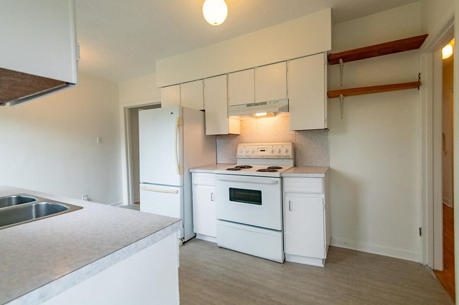 2960 W 41st Avenue Vancouver, BC - 8