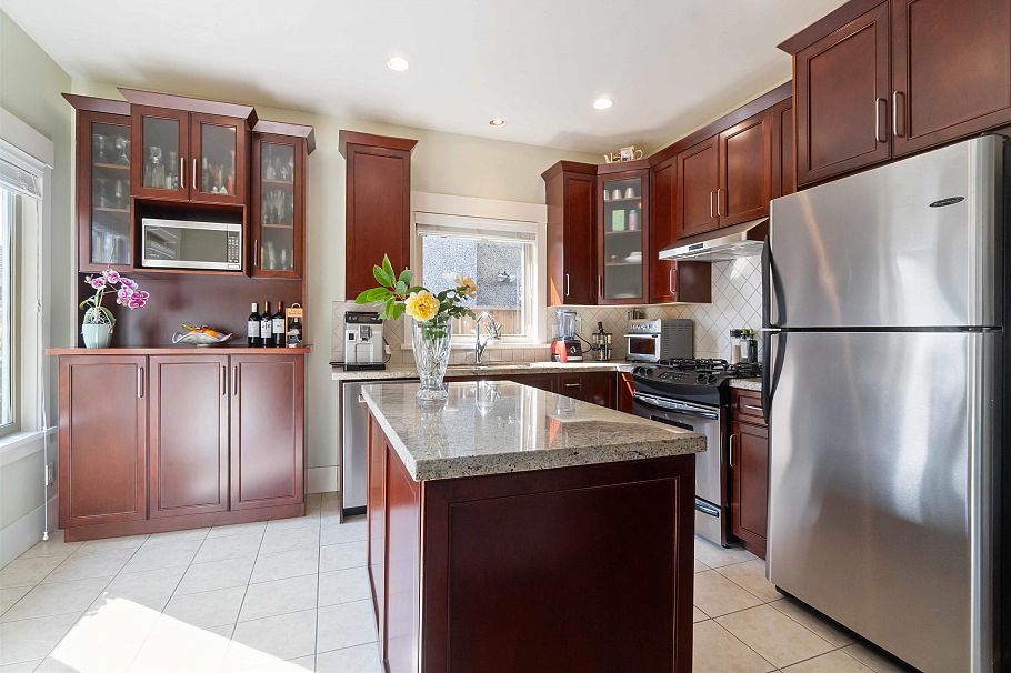 720 W 68th Avenue Vancouver, BC - 7