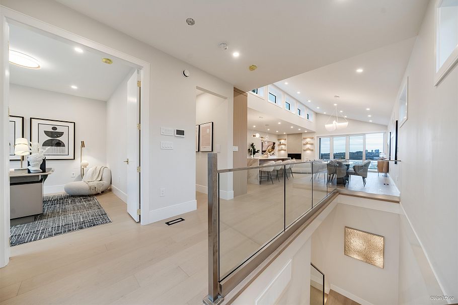 971 Adderley Street North Vancouver, BC - 4