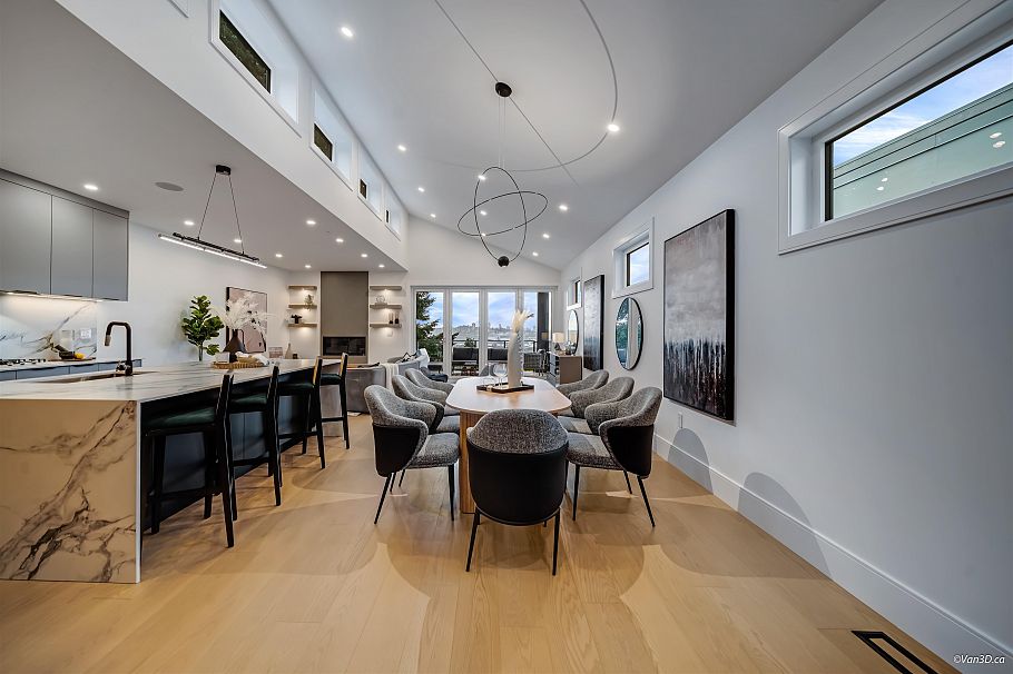 973 Adderley Street North Vancouver, BC - 14