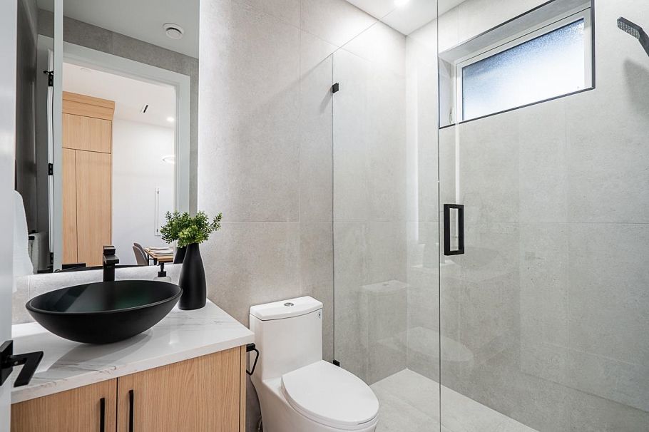 2331 E 49th Avenue Vancouver, BC - 12