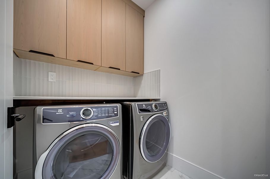 973 Adderley Street North Vancouver, BC - 23