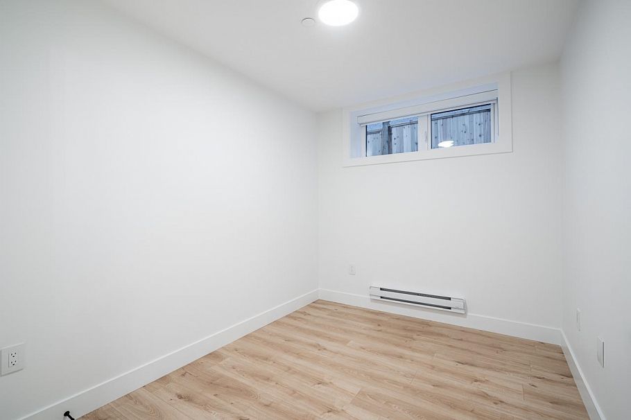 2331 E 49th Avenue Vancouver, BC - 24