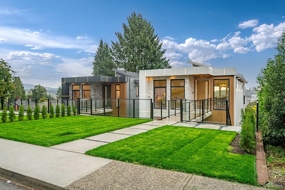 971 Adderley Street North Vancouver, BC - 1