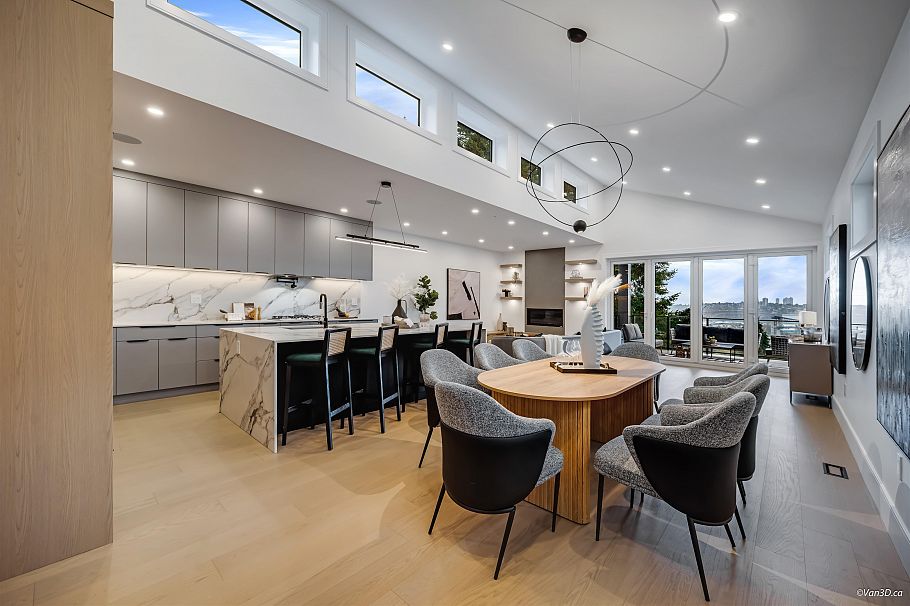 973 Adderley Street North Vancouver, BC - 15