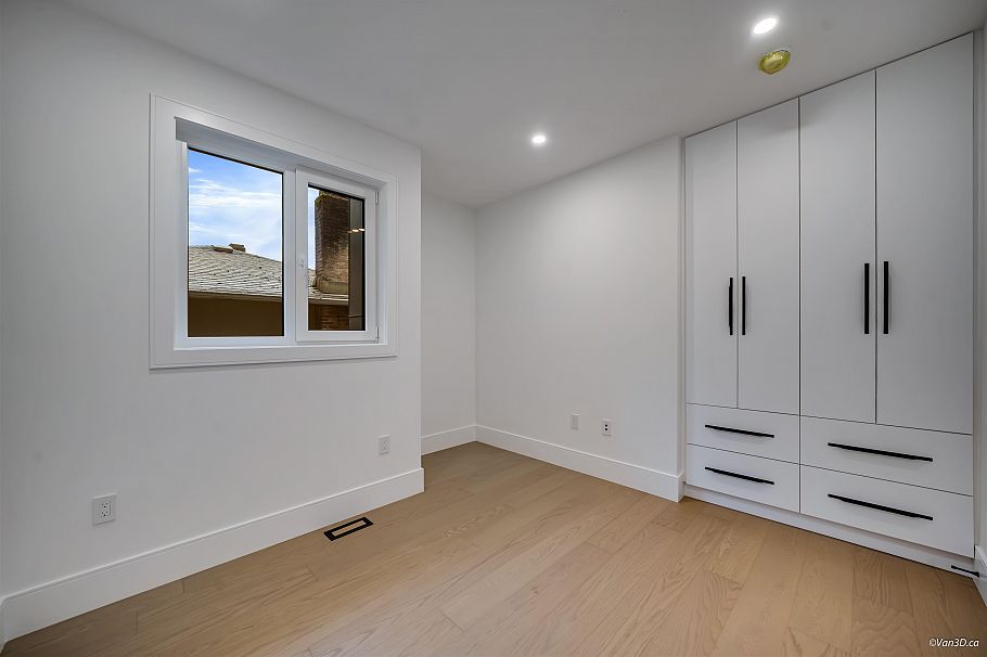 973 Adderley Street North Vancouver, BC - 22