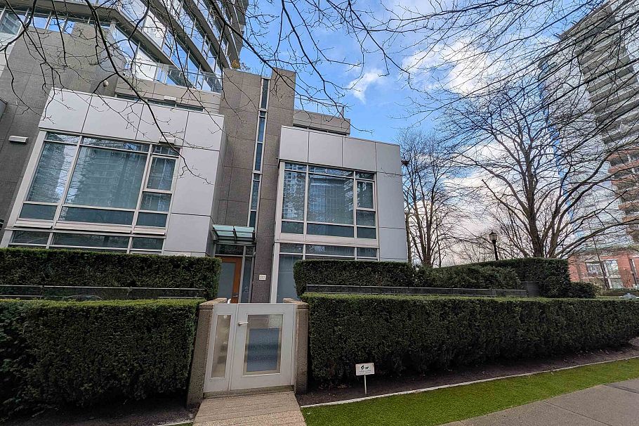 1211 W Cordova Vancouver, BC - 1