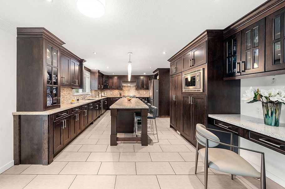 2733 Tempe Glen Drive North Vancouver, BC - 11