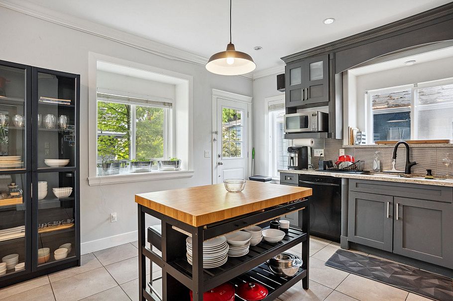 5187 Sherbrooke Street Vancouver, BC - 5