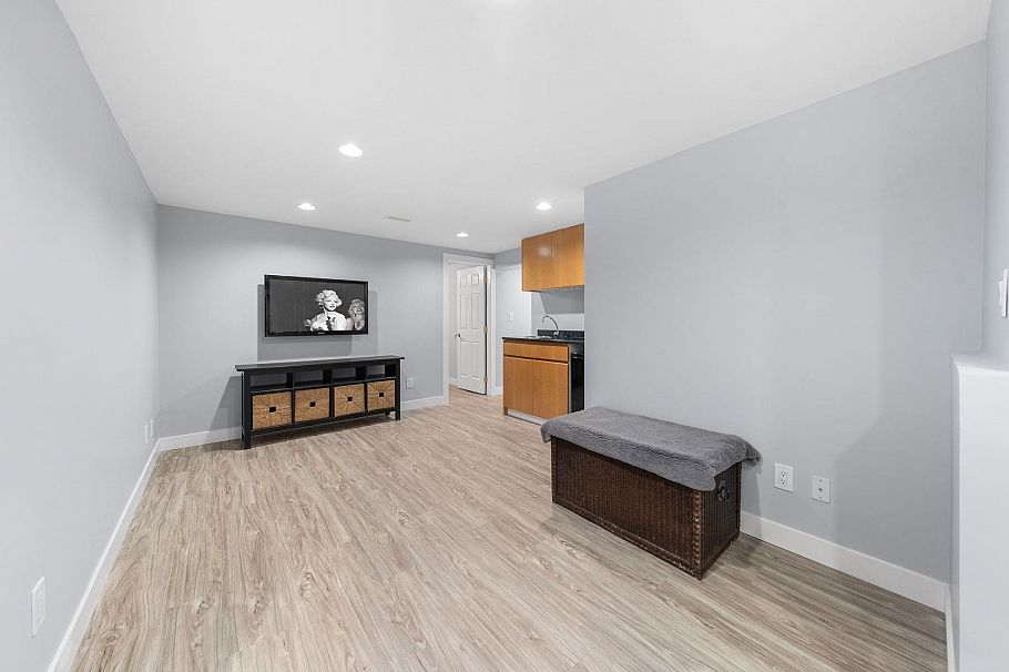 2733 Tempe Glen Drive North Vancouver, BC - 33