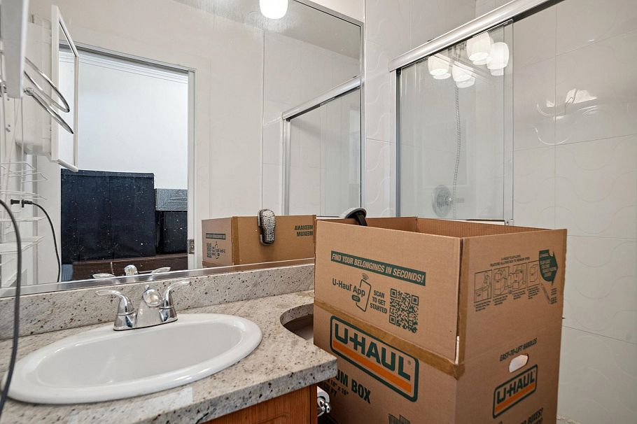 5187 Sherbrooke Street Vancouver, BC - 25