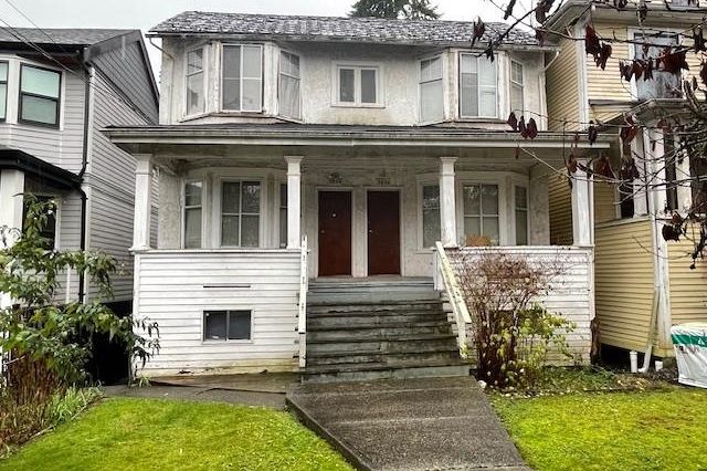 3034 Glen Drive Vancouver, BC - 1
