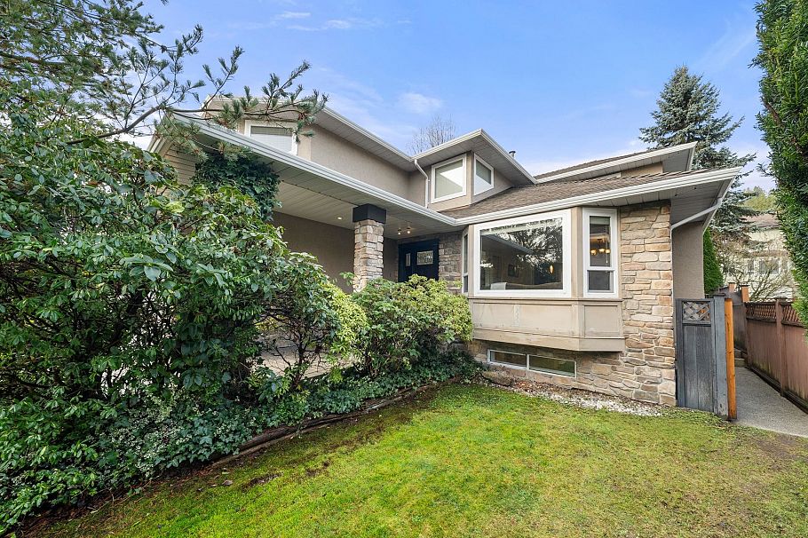 2733 Tempe Glen Drive North Vancouver, BC - 2