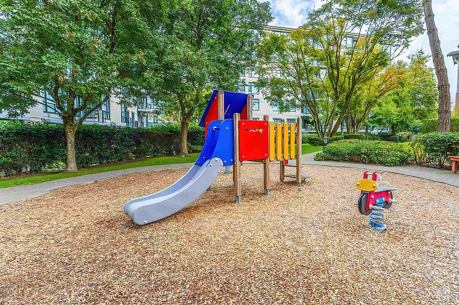 313 4883 Maclure Mews Vancouver, BC - 16