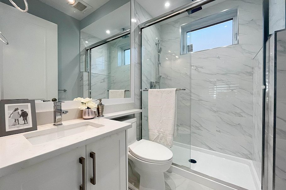 3275 E 20th Avenue Vancouver, BC - 10