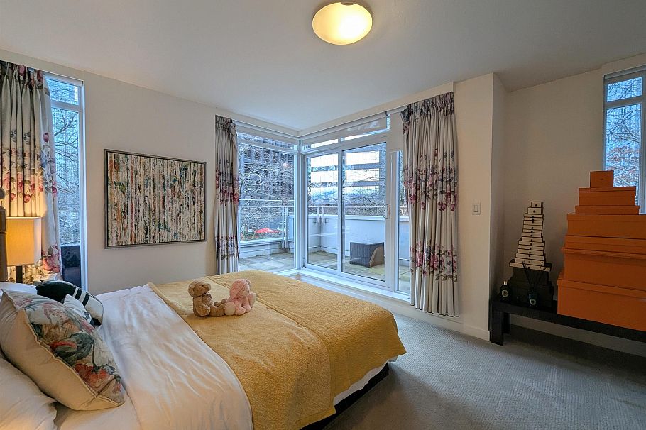 1211 W Cordova Vancouver, BC - 14