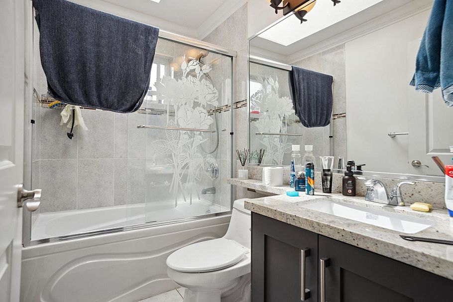 5187 Sherbrooke Street Vancouver, BC - 17