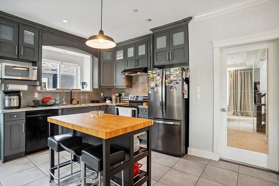 5187 Sherbrooke Street Vancouver, BC - 6