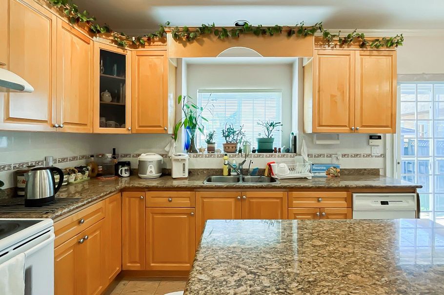 2802 E 45th Avenue Vancouver, BC - 9