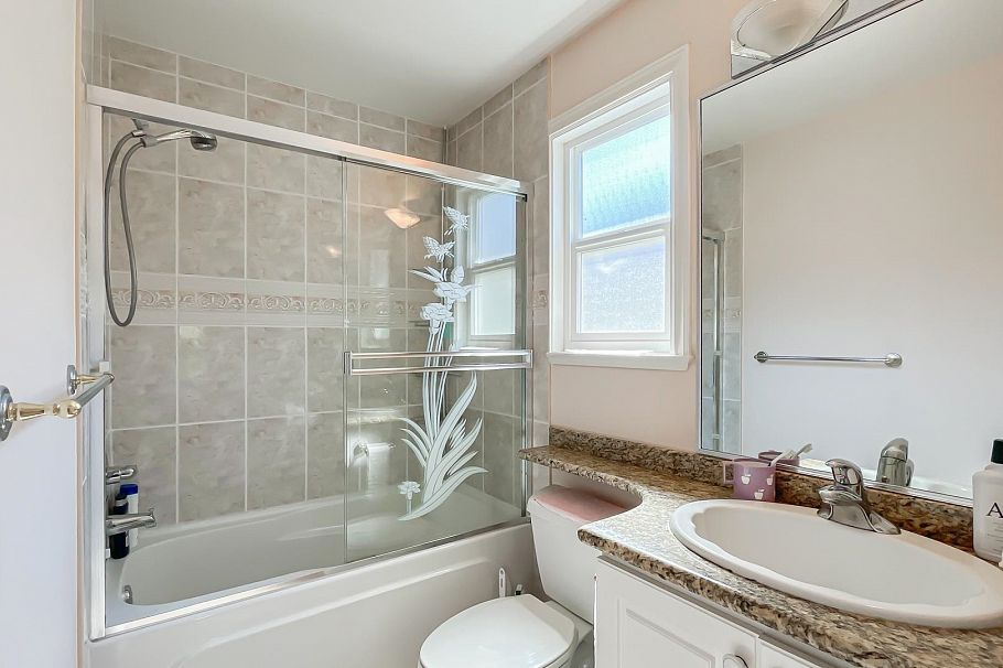 2802 E 45th Avenue Vancouver, BC - 20