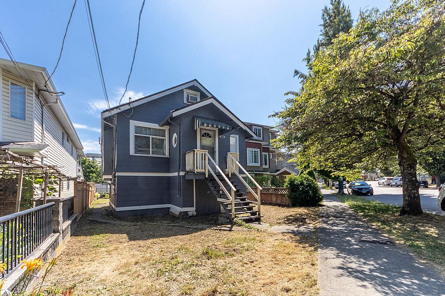 4836 Clarendon Street Vancouver, BC - 1